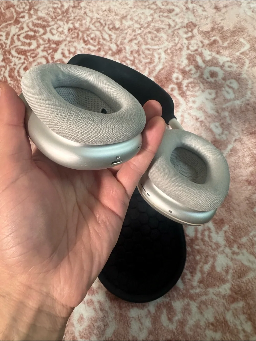 Apple AirPod max. Silver. Used.